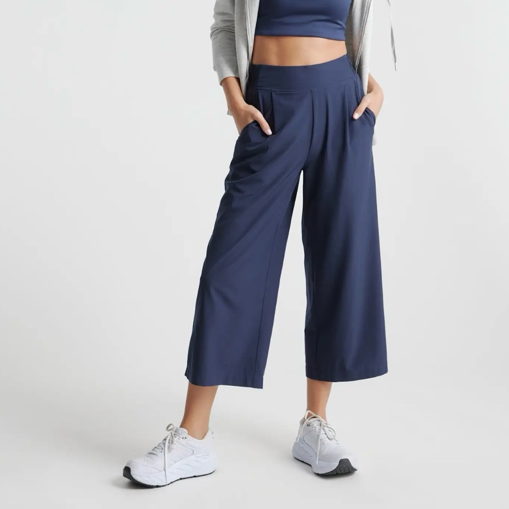 Navy Wide-Leg Cropped Pants